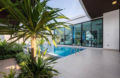 Na Chom Thian Villa | Luxury 3-Bedroom Pool Villa Beach Access, Na Jomtien Pattaya