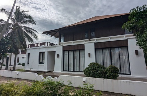 Chakphong House | Luxury 3BR House With Direct Access To Private Beach