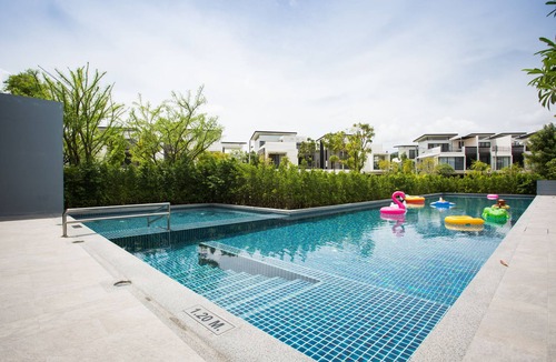 Laguna Villa | Luxury 4 Bedroom Villa in Laguna Park