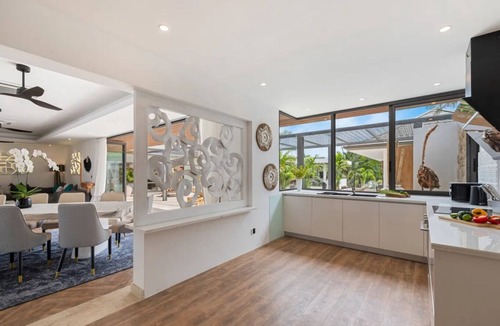 Mae Nam Villa | Luxury 5‑bed villa in Mae Nam with pool, spa, gym, cinema & garden near golf and beaches.