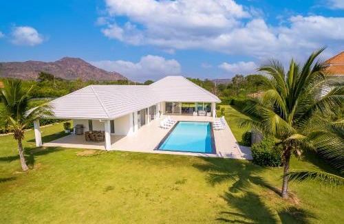 Sam Phraya Villa | Luxury Modern 4 Bedroom Pool Villa PH111