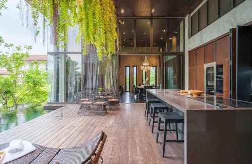 Ekkamai Villa | Luxury Modern Pool Jacuzzi Villa 5BR Thonglor