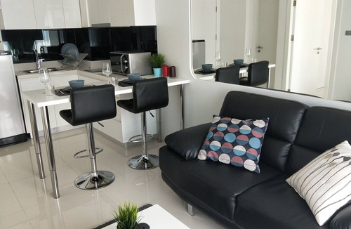 Central Pattaya Condo | Luxury One Bedroom Condo with Pool View @ City Center Residence Pattaya