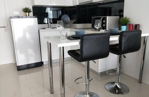 Central Pattaya Condo | Luxury One Bedroom Condo with Pool View @ City Center Residence Pattaya