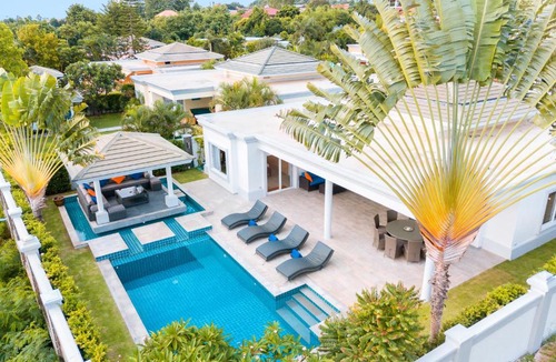 Nong Prue Villa | Luxury Pool Villa 608 4BR 8-10 persons