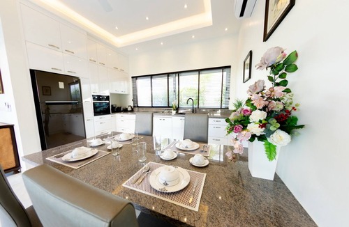 Hin Lek Fai Villa | Luxury pool villa Iris