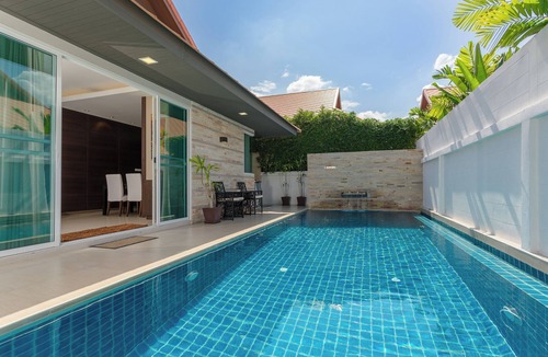 Na Kluea Villa | Luxury Pool Villa A23 3BR/8 Persons