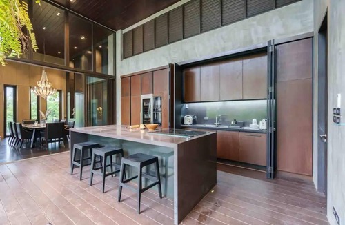 Sukhumvit Villa | Luxury Pool Villa with Jacuzzi & Lift by Thonglor