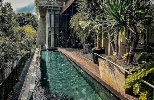 Sukhumvit Villa | Luxury Pool Villa with Jacuzzi & Lift by Thonglor