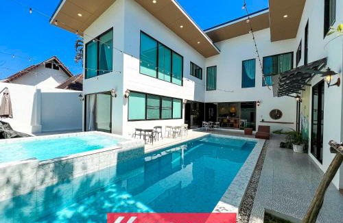 San Pu Loei Villa | Luxury Pool Villa with Jacuzzi & Pool Table