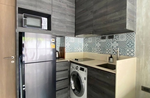 Bangkok Central Business District Condo | Luxury Studio - 180m Phrom Phong BTS and Emporium