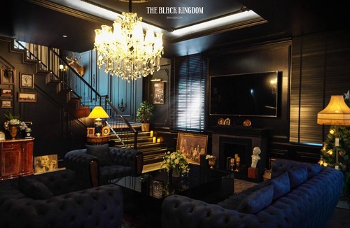 Bang Phlat Villa | Luxury villa near Chao Phraya River — 150 meters from MRT Bang O