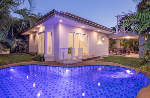 Bang Sare Villa | Luxury villa with private swimmong pool