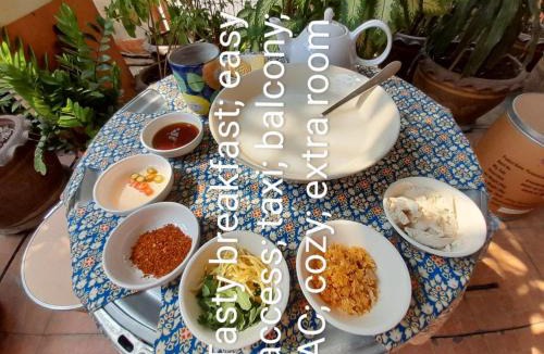 Khlong Tan Nuea Apartment | Lychee Room w balcony Near AirportTrain BTS Sukhumvit 2min walk 7-11