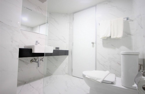Nuea Mueang Hotel | M Grand Hotel Roiet