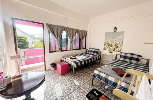 Downtown Krabi Hostel | Madam Guesthouse