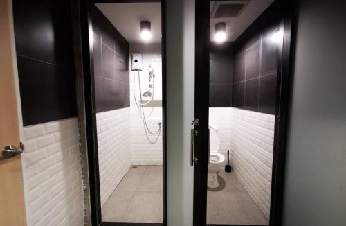 Khlong Ton Sai Apartment | Many Days Hostel Bangkok
