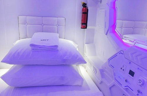 Asoke Hostel | MET A Space Pod Phrom Phong