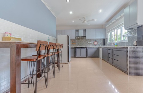 Central Pattaya Villa | Mew pool villa pattaya. 10-15mins to beach and walking street.