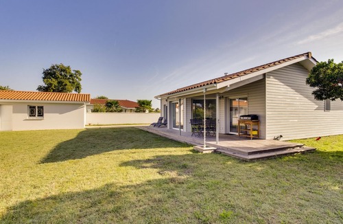 Biscarrosse House | Modern Home with Terrace in Biscarrosse – Sleeps 7 with WiFi & BBQ