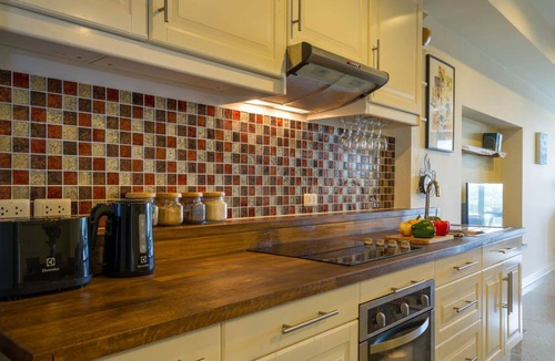 Moo 5 Condo | Modern Large Studio Apartment , Sea views & balcony, Pool, Gym near Big Budda