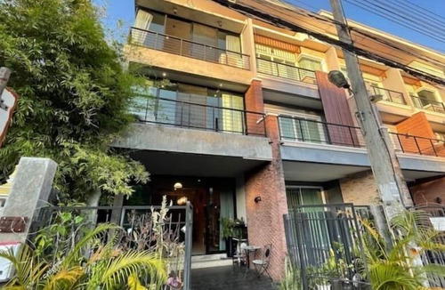 Su Thep House | Modern Loft Townhouse In Nimman (Quiet Street)