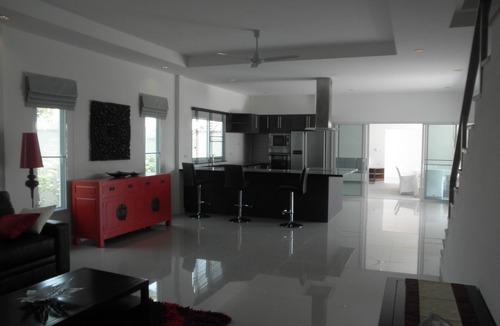 Ban Nong Sadao Villa | Modern luxury villa with large saltwater pool, jacuzzi and tropical garden