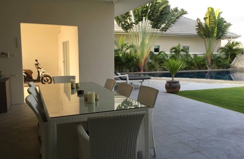 Ban Nong Sadao Villa | Modern luxury villa with large saltwater pool, jacuzzi and tropical garden