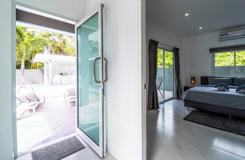 Khao Tao Villa | Modern Pool Villa with 5 Bedrooms - EDO
