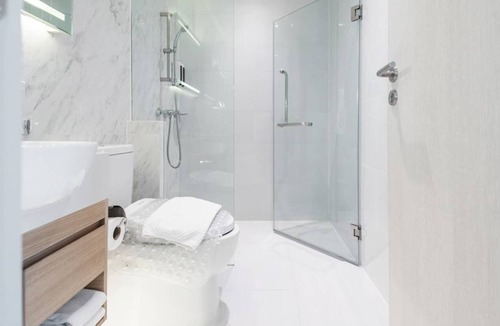Sukhumvit Apartment | Modern Family Suite near BTS Thonglor 家庭现代风格房近通罗站 U9