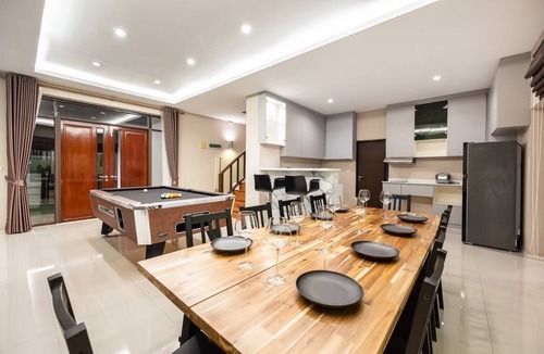 Bang Lamung Villa | Moon Shade Pool Villa Pattaya. 5 Bed, 4.5 Bath, Slider, Pool, Outdoor BBQ.