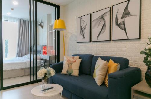 Khlong Toei Apartment | Moonlight Goddess