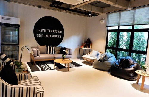 Chana Songkhram House | Motel ∙ 8 guests