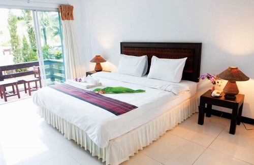 Ban Khao Hotel | Nakhaburi Hotel & Resort