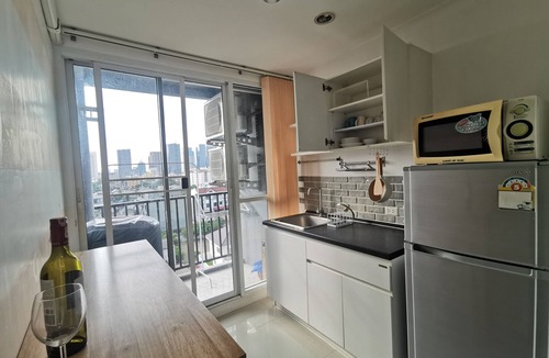 Chom Phon Condo | Natural light, Entire room near MRT Ladprao 500m