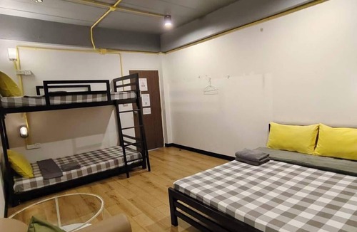 Racha Thewa Hostel | Near BKK Airport Hostel
