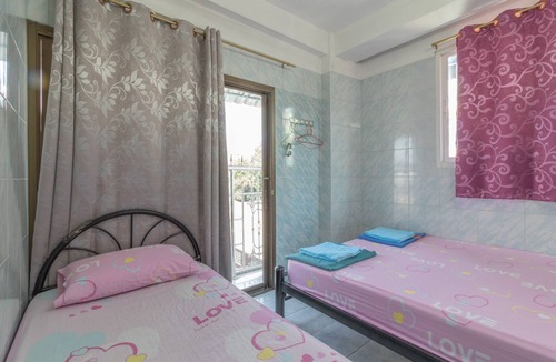 Wat Bowon Niwet House | New Central Guesthouse