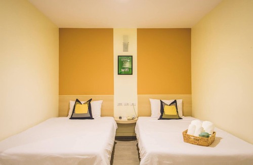 Pom Prap Sattru Phai Hotel | New Suanmali Hotel