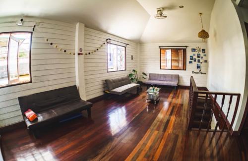 Koh Tao House | NITRO HOUSE Hostel