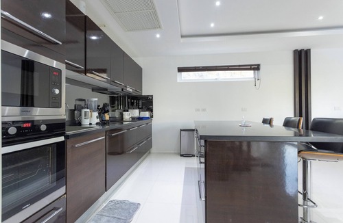 Chalong Villa | Oceanview 4BR Villa Jacuzzi Escape V180