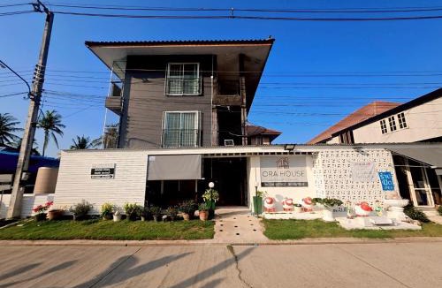 San Kamphaeng Hostel | Ora House