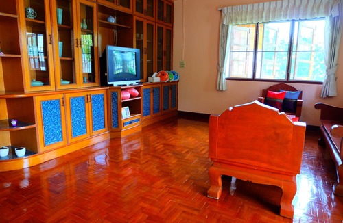 Luang Nuea Hotel | OYO 769 Ban Thassanee