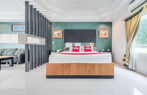 Suphan Buri Hotel | OYO 926 Sydney Resort