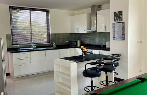 Huai Yai Villa | Peaceful 3BR Villa Near Golf & Beach - Jacuzzi, BBQ & Pool Table