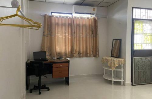 Mueang Samut Prakan District House | Peaceful Townhouse near BKK