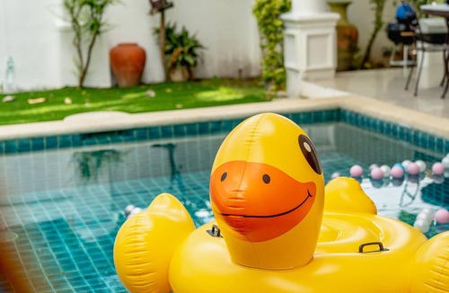 Na Chom Thian Villa | Peacock Beachside.Pool Villa with BBQ grill and private swimming pool near beach