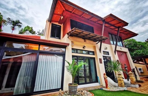 South Pattaya Villa | Peacock Party Pool Villa
