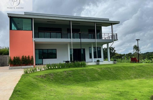Khaem Son House | Peak’s House