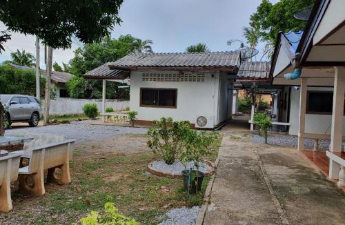 Sam Roi Yot Hotel | pineapple resort