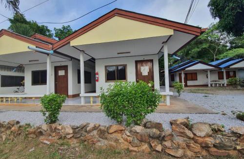 Sam Roi Yot Hotel | pineapple resort
